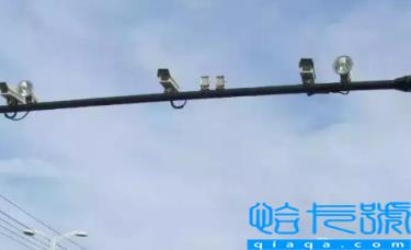 测速摄像头闪光是不是被拍了(测速摄像头的抓拍距离是多少)