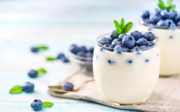 顾客买酸奶过期1分钟索赔1000元(商品过期了怎么赔偿)