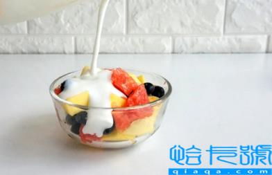 水果捞是用酸奶还是沙拉酱(水果捞是用酸奶还是奶昔)