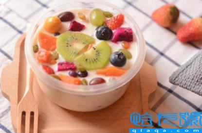 水果捞是用酸奶还是沙拉酱(水果捞是用酸奶还是奶昔)