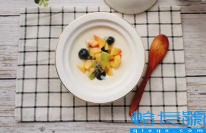 水果捞在冰箱里放一晚上还能吃吗(水果捞放冰箱过夜还可以吃吗)