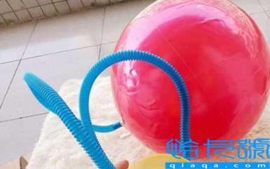 瑜伽球的气要充满吗(瑜伽球充气到什么程度合适)