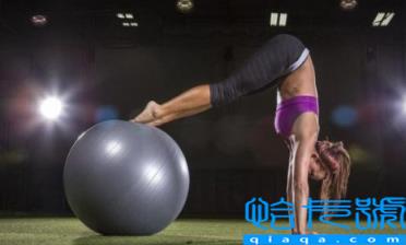 瑜伽球买55还是65cm(瑜伽球65cm适合多高人用)