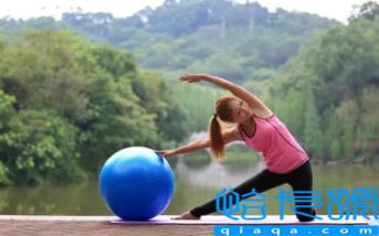 瑜伽球大一点好还是小一点好(瑜伽球是不是越大越好)