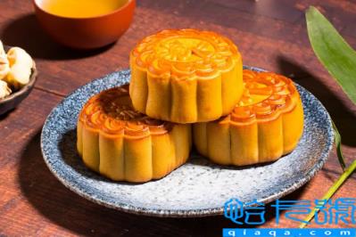 一个月饼的热量相当于几块披萨的热量(一个月饼热量相当于几个蛋挞)