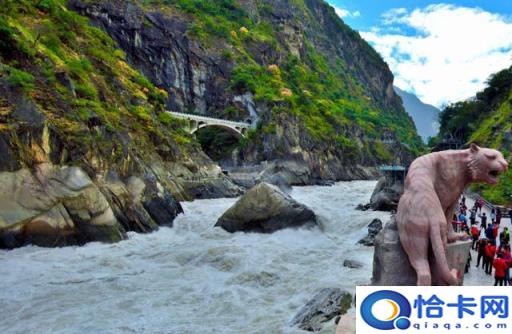 略写的景观有虎跳峡、万里长江第一流(长江虎跳峡描写)