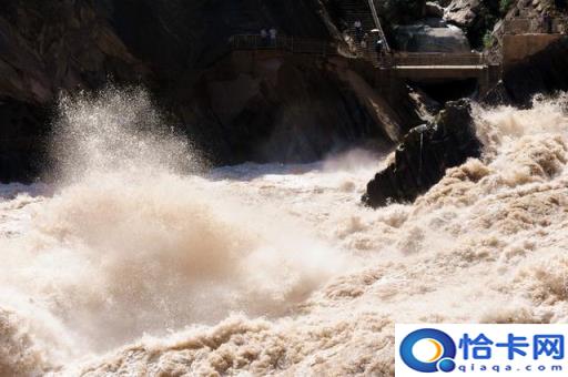 略写的景观有虎跳峡、万里长江第一流(长江虎跳峡描写)
