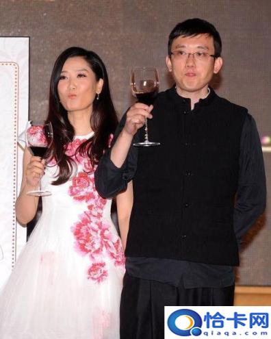 凤凰传奇玲花的老公照片(凤凰传奇玲花31岁结婚)