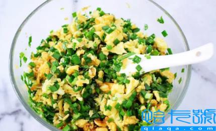 韭菜鸡蛋饺子馅怎么调好吃不出水(韭菜鸡蛋饺子馅放什么调料)