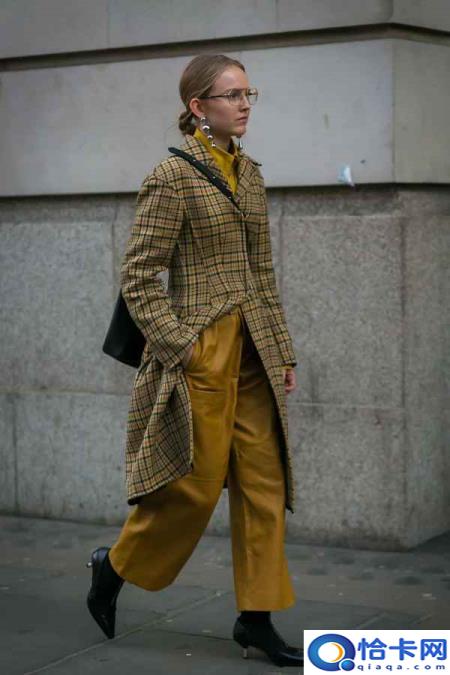 格子大衣怎么搭配(格子大衣的搭配效果)