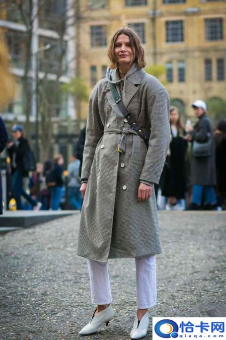 格子大衣怎么搭配(格子大衣的搭配效果)