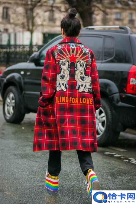 格子大衣怎么搭配(格子大衣的搭配效果)