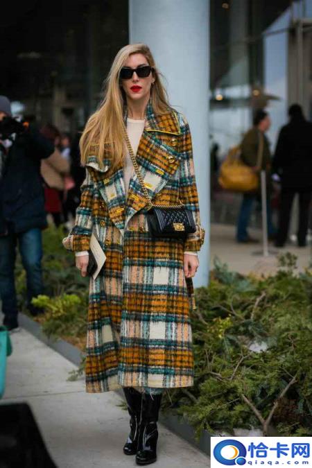 格子大衣怎么搭配(格子大衣的搭配效果)
