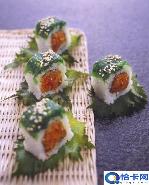 寿司该如何制作,寿司的制作方法和步骤(寿司的制作方法和步骤简单)