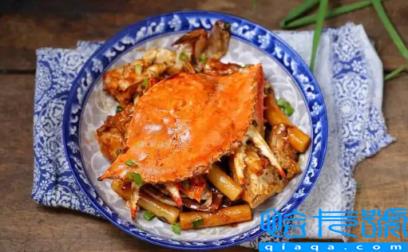 梭子蟹用火锅底料炒还是豆瓣酱炒(梭子蟹用火锅底料炒好不好吃)