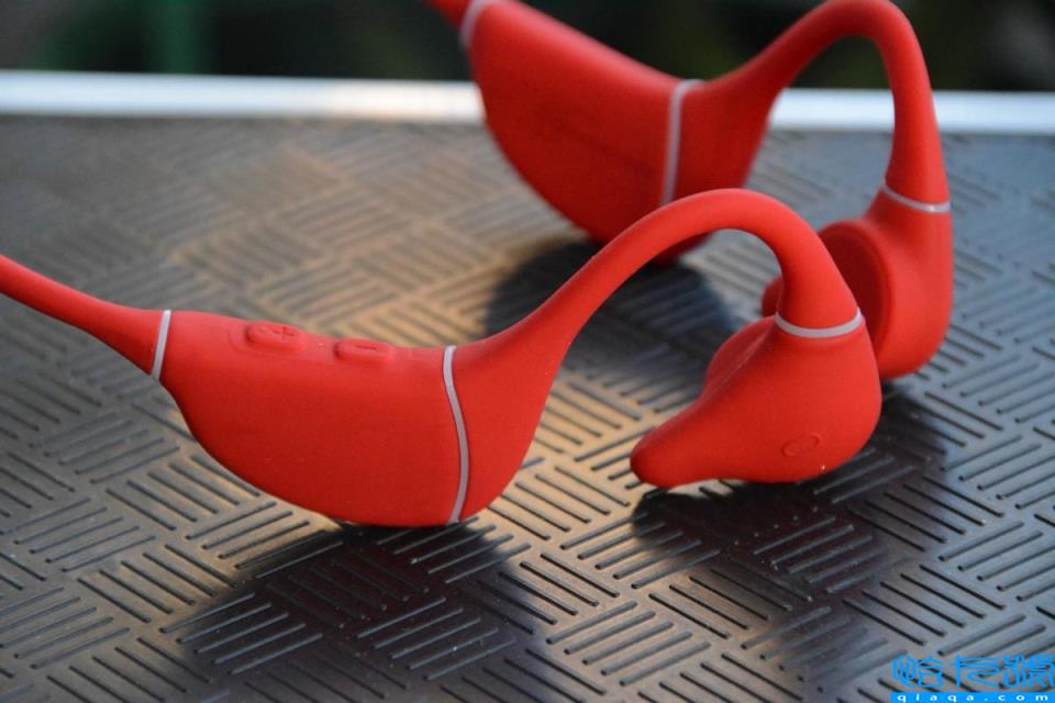 骨传导耳机对大脑危害有哪些(它的工作原理和特点有哪些)