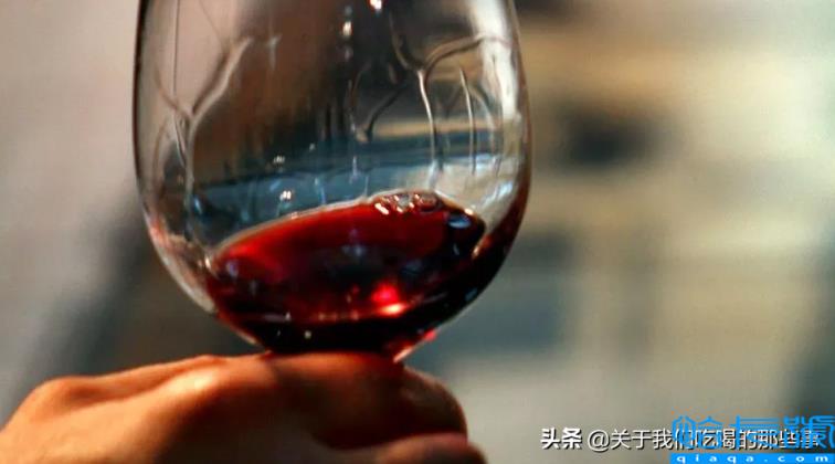 红酒会过期吗(红酒放多久算过期)