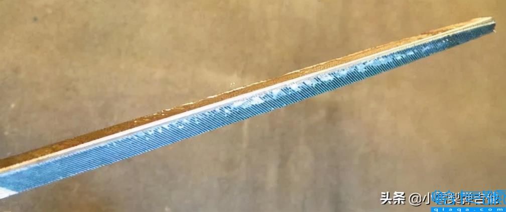 吉他弦距怎么调(吉他调弦距教程详解)