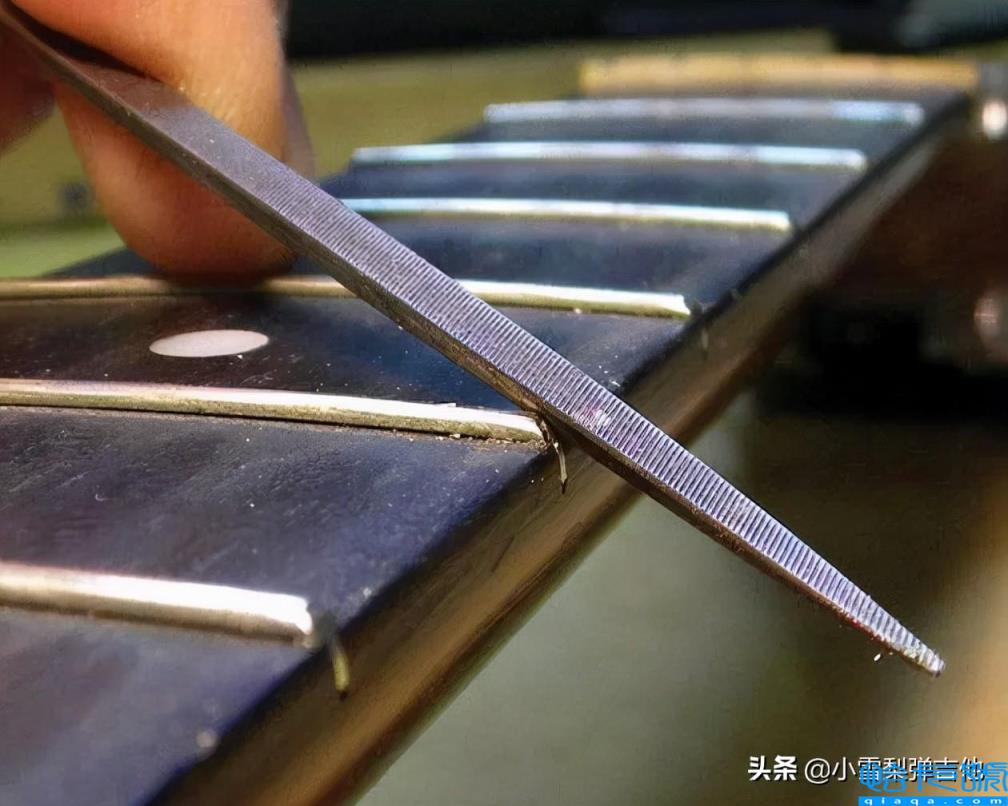 吉他弦距怎么调(吉他调弦距教程详解)