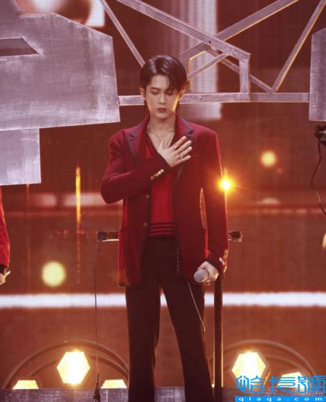 檀健次个人资料(1990年出生广西北海，12年前男团出道)