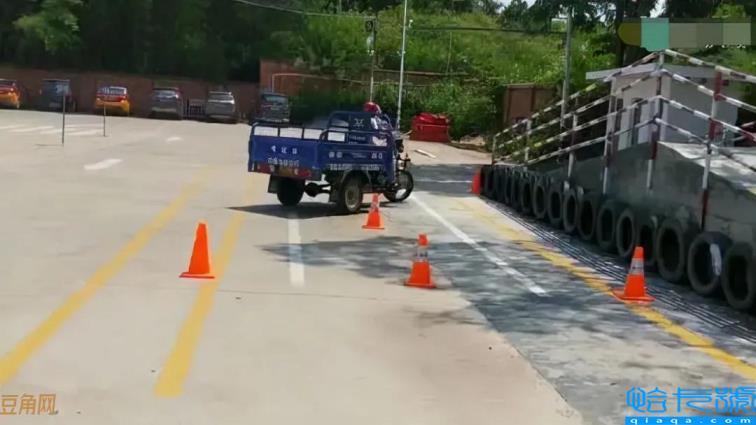 三轮车驾考年龄是多少(三轮车考驾照多少钱啊)