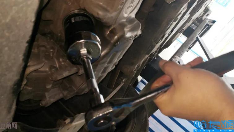 汽车换机油多少钱(机动车更换机油大概多少钱)