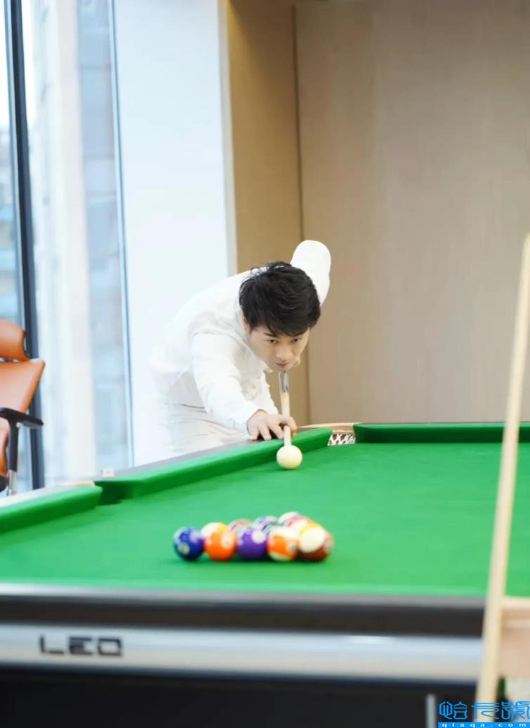 辛有志的个人资料（个性突出，还是个超级自恋的人）