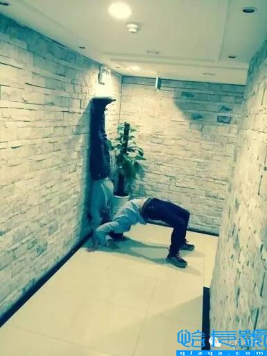 壁咚是什么意思啊(壁咚的正确姿势)