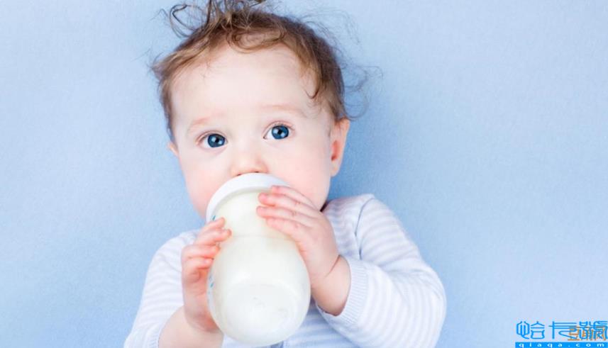 婴儿几个月会听懂爸妈说话(婴儿多少天能听懂说话)