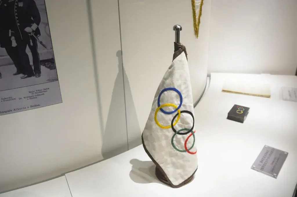 奥运五环的颜色分别代表哪个洲(奥运五环旗不同颜色的定义)