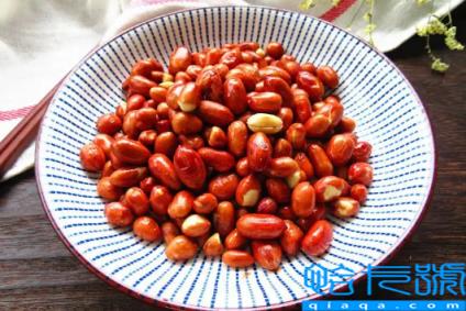 空气炸锅烤花生米用放油吗(空气炸锅烤花生米用锡纸吗)