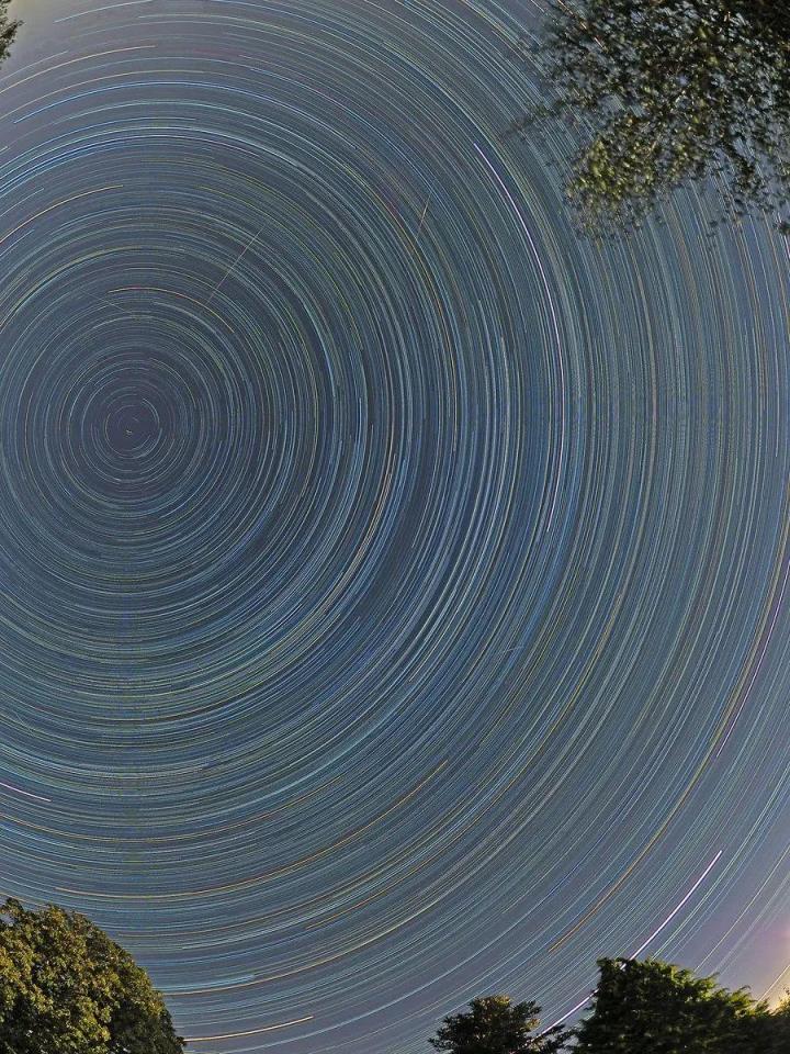 世界各地的2022年英仙座流星雨(回顾英仙座流星雨图片)