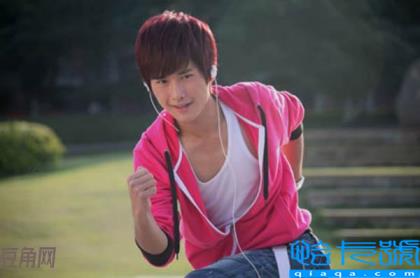 郭敬明朱梓骁发生了什么事(郭敬明跟朱)