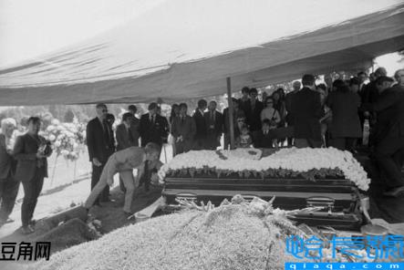 李小龙怎么死的(李小龙死了多少年)