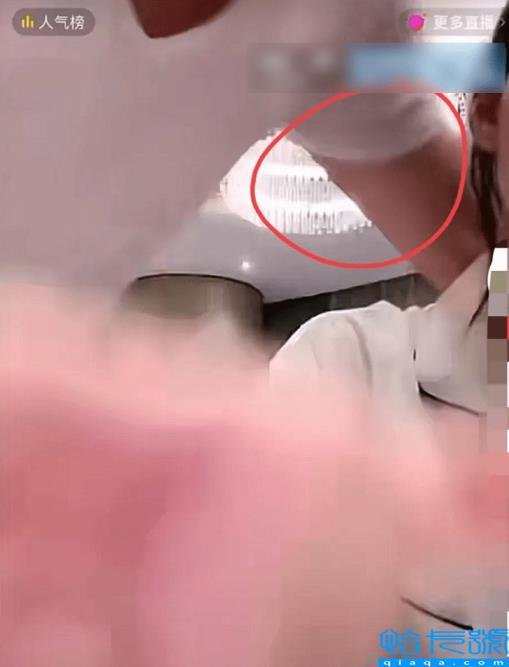 章莹颖怀疑自己和汪小菲分手了。(深夜,她又哭又笑自己。 她现在在另一个男人的怀里。)