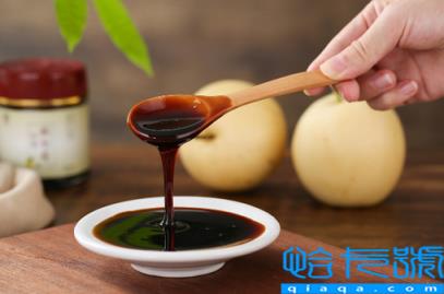 做秋梨膏放冰糖还是蜂蜜好(秋梨膏放冰糖和蜂蜜哪个好喝)