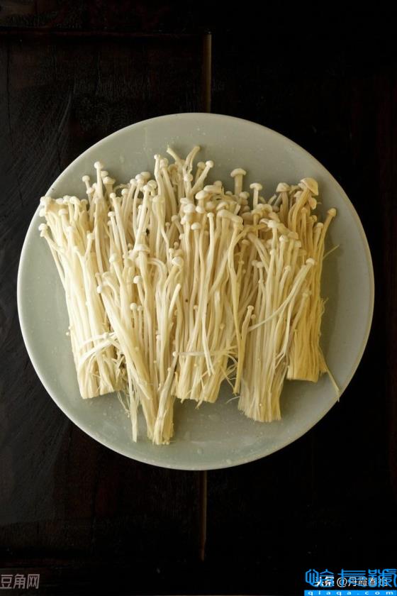 金针菇怎么做好吃(炸金针菇的最简单做法)
