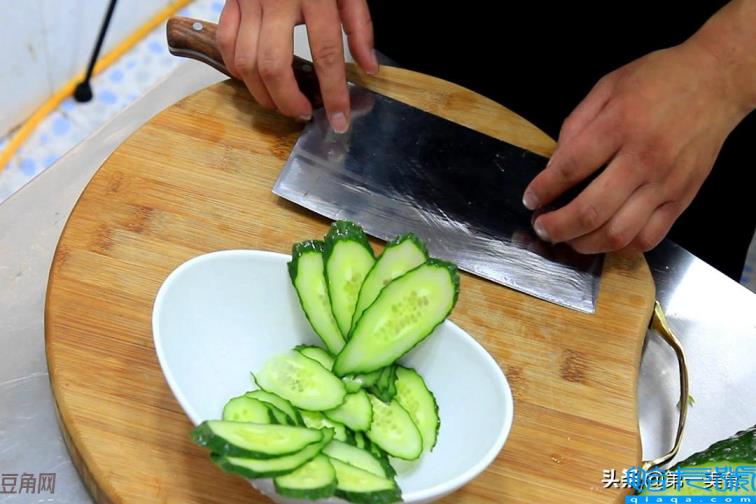 煮鸡蛋需要多长时间(冷水煮鸡蛋水开后几分钟)