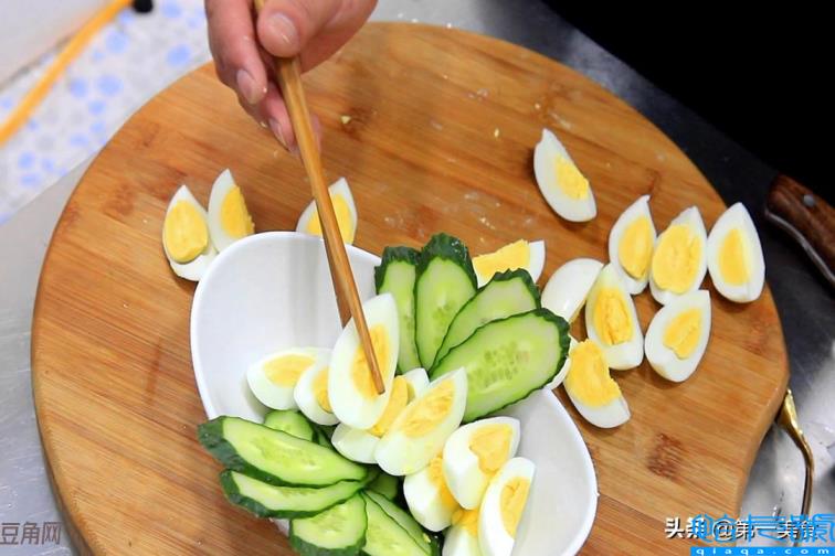 煮鸡蛋需要多长时间(冷水煮鸡蛋水开后几分钟)