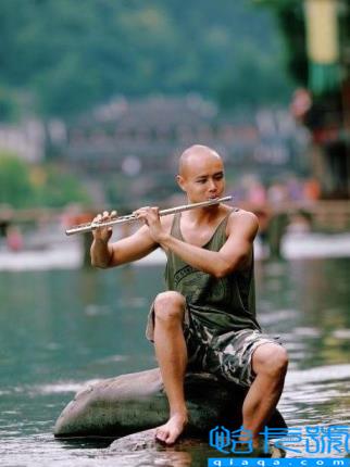 乐嘉回应强吻谢娜事件(乐嘉老婆李雪)