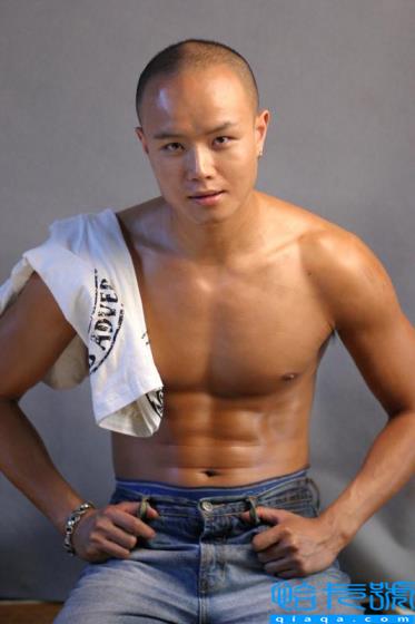 乐嘉回应强吻谢娜事件(乐嘉老婆李雪)