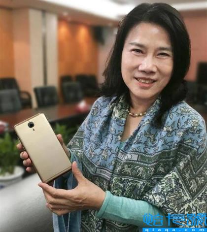 乐嘉回应强吻谢娜事件(乐嘉老婆李雪)