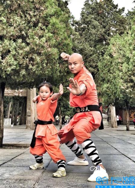 乐嘉回应强吻谢娜事件(乐嘉老婆李雪)