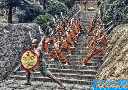 乐嘉回应强吻谢娜事件(乐嘉老婆李雪)