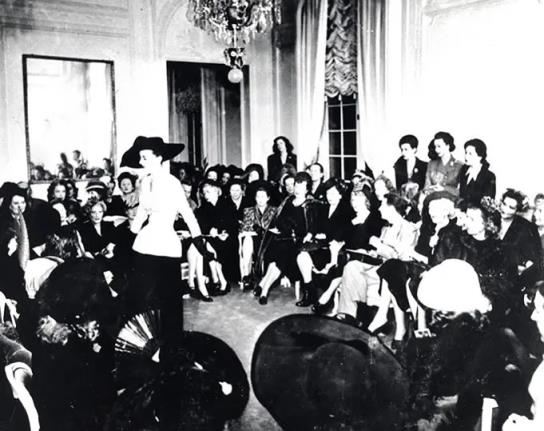 男装奢侈品牌大全排行榜普拉达大概价格(国际高端男装品牌有哪些)