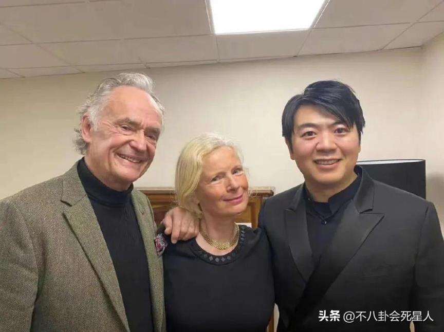 老舍和关晓彤是什么关系老舍（关晓彤是清朝公主吗）