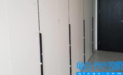 衣柜和墙体之间开裂了怎么办(衣柜和墙体之间的缝隙用什么胶)