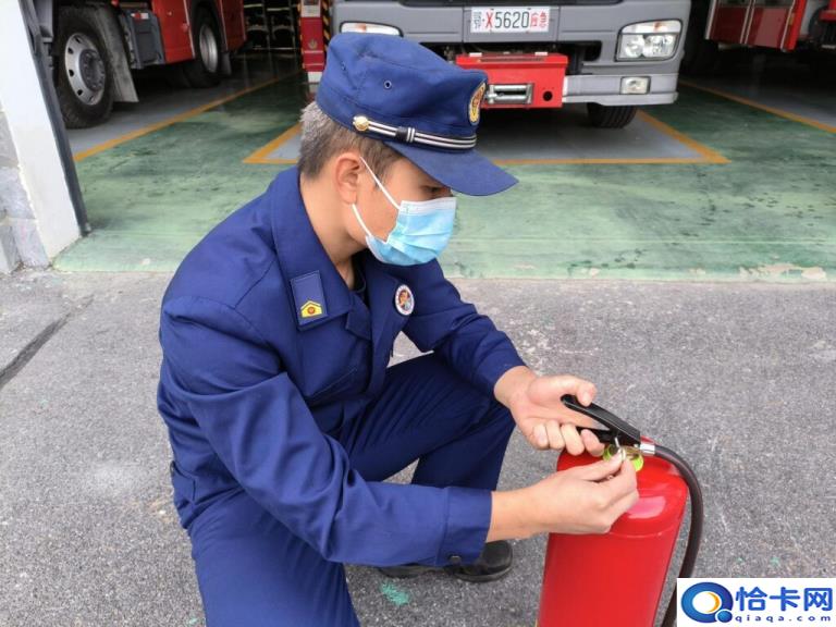 灭火器怎么操作(灭火器的正确操作方法)