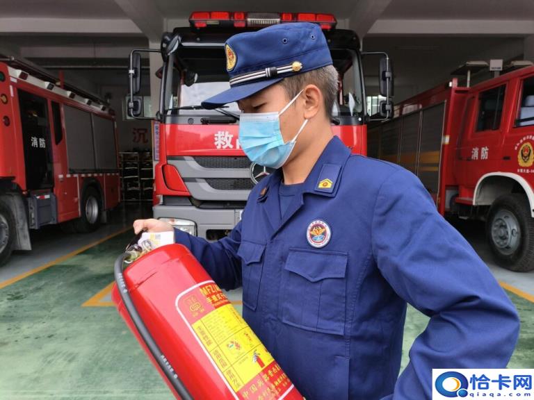 灭火器怎么操作(灭火器的正确操作方法)