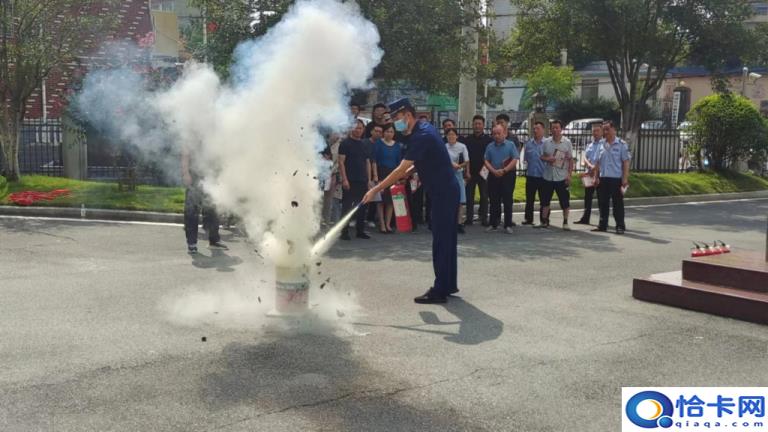 灭火器怎么操作(灭火器的正确操作方法)